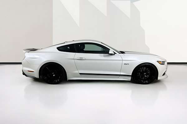 2017 Ford MUSTANG FASTBACK GT 5.0 V8 FM MY17