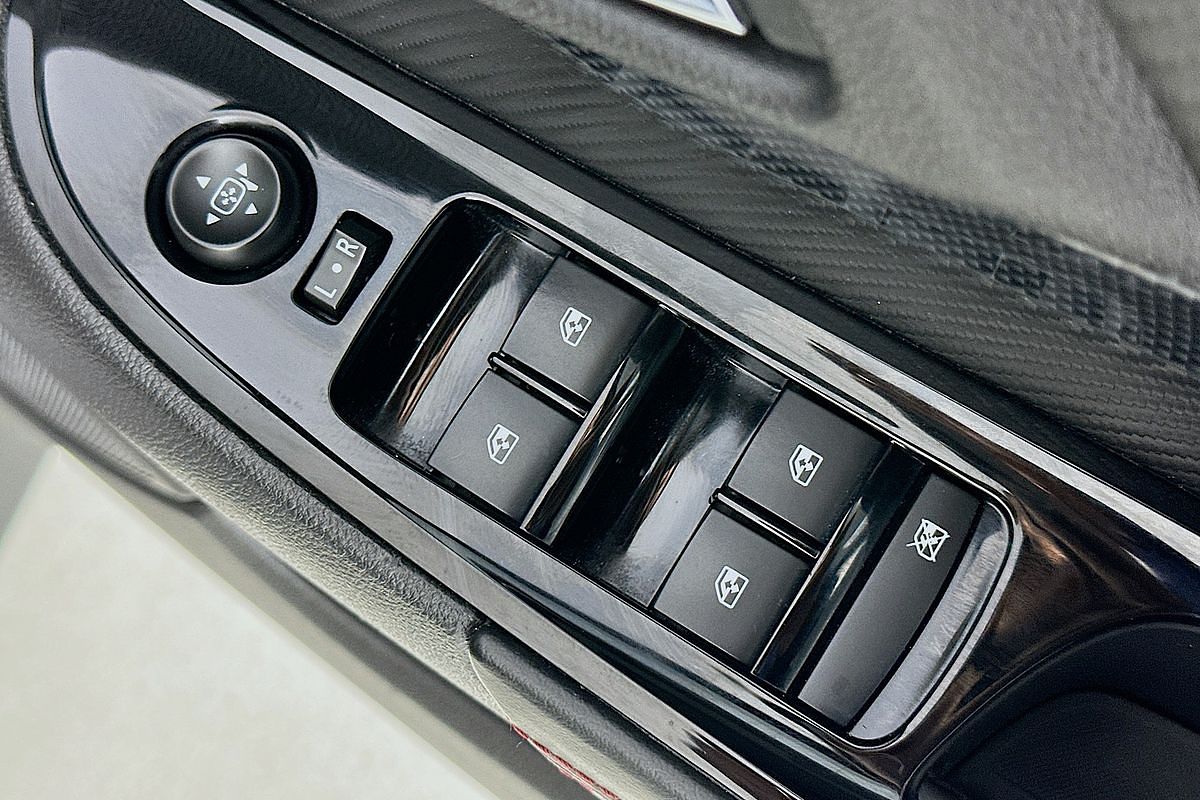 2016 Holden COMMODORE SV6 BLACK EDITION VFII MY16