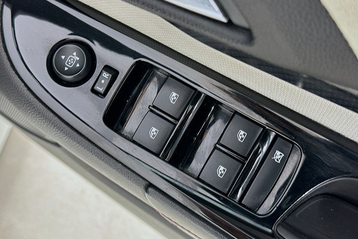 2013 Holden COMMODORE SS-V REDLINE VF