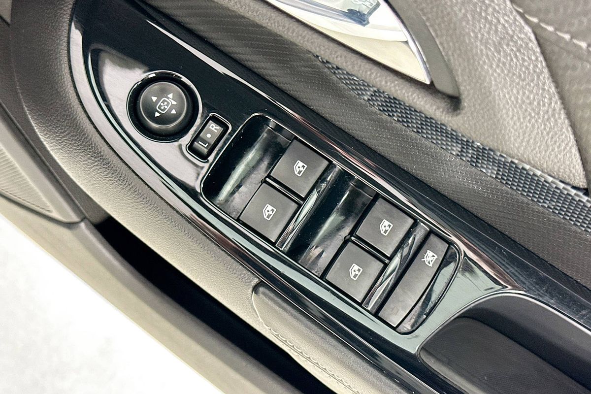2017 Holden COMMODORE SV6 VF II MY17