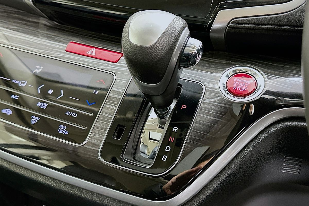 2015 Honda ODYSSEY VTi-L RC