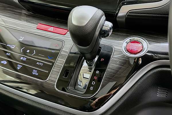 2015 Honda ODYSSEY VTi-L RC