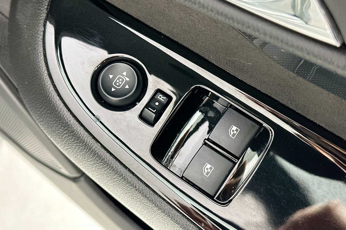 2013 HSV MALOO R8 GEN F REAR WHEEL DRIVE