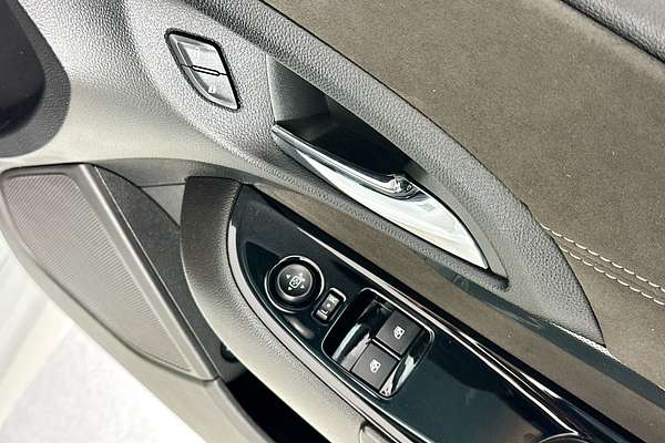 2015 HSV MALOO R8 GEN F MY15 REAR WHEEL DRIVE