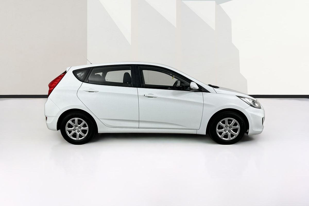 2013 Hyundai ACCENT ACTIVE RB