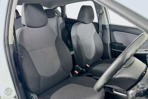 2013 Hyundai ACCENT ACTIVE RB
