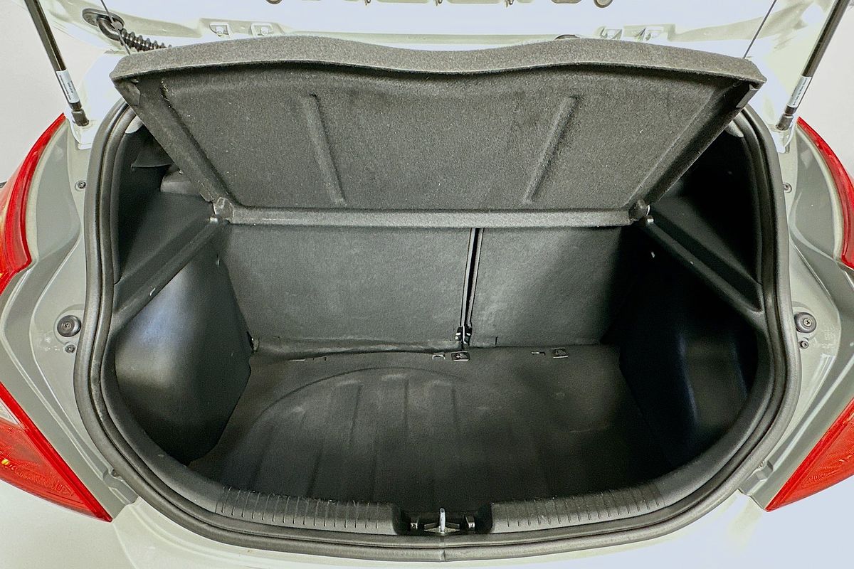 2013 Hyundai ACCENT ACTIVE RB