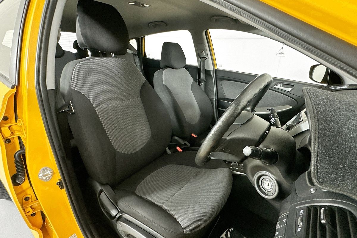 2013 Hyundai ACCENT ACTIVE RB