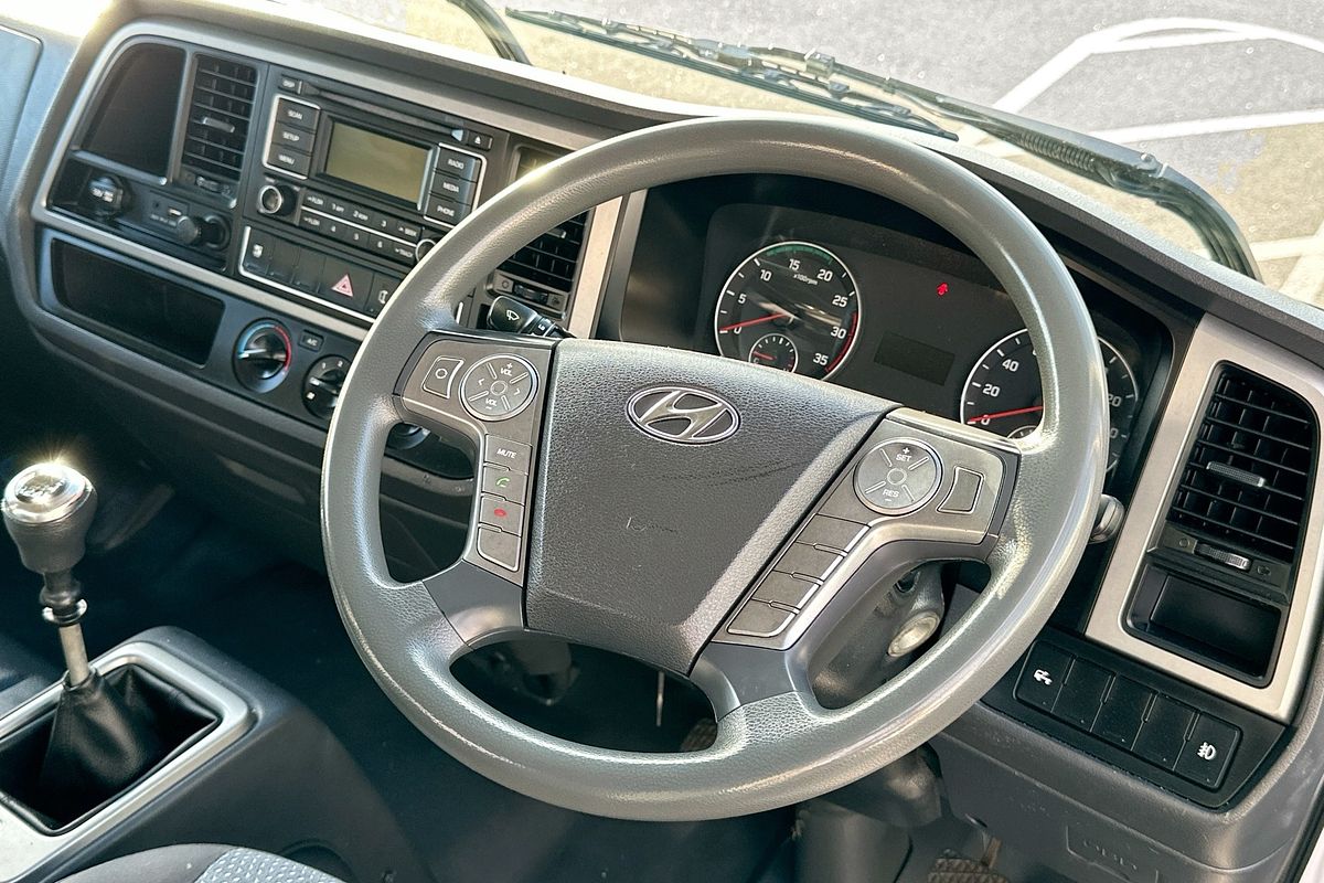 2019 Hyundai Mighty EX8 SUPER CAB FLAT DECK (LWB) QT-2 REAR WHEEL DRIVE