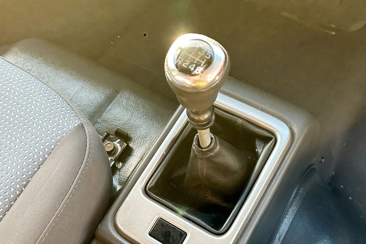 2019 Hyundai Mighty EX8 SUPER CAB FLAT DECK (LWB) QT-2 REAR WHEEL DRIVE