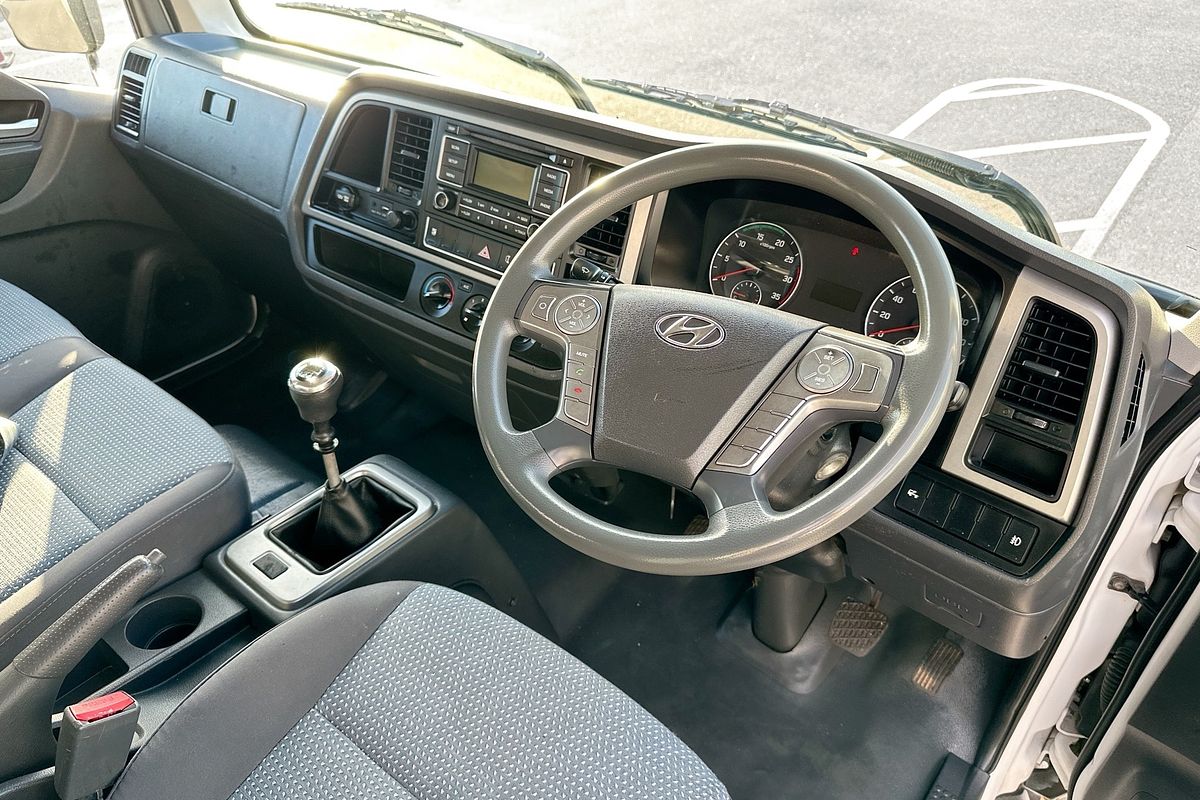 2019 Hyundai Mighty EX8 SUPER CAB FLAT DECK (LWB) QT-2 REAR WHEEL DRIVE