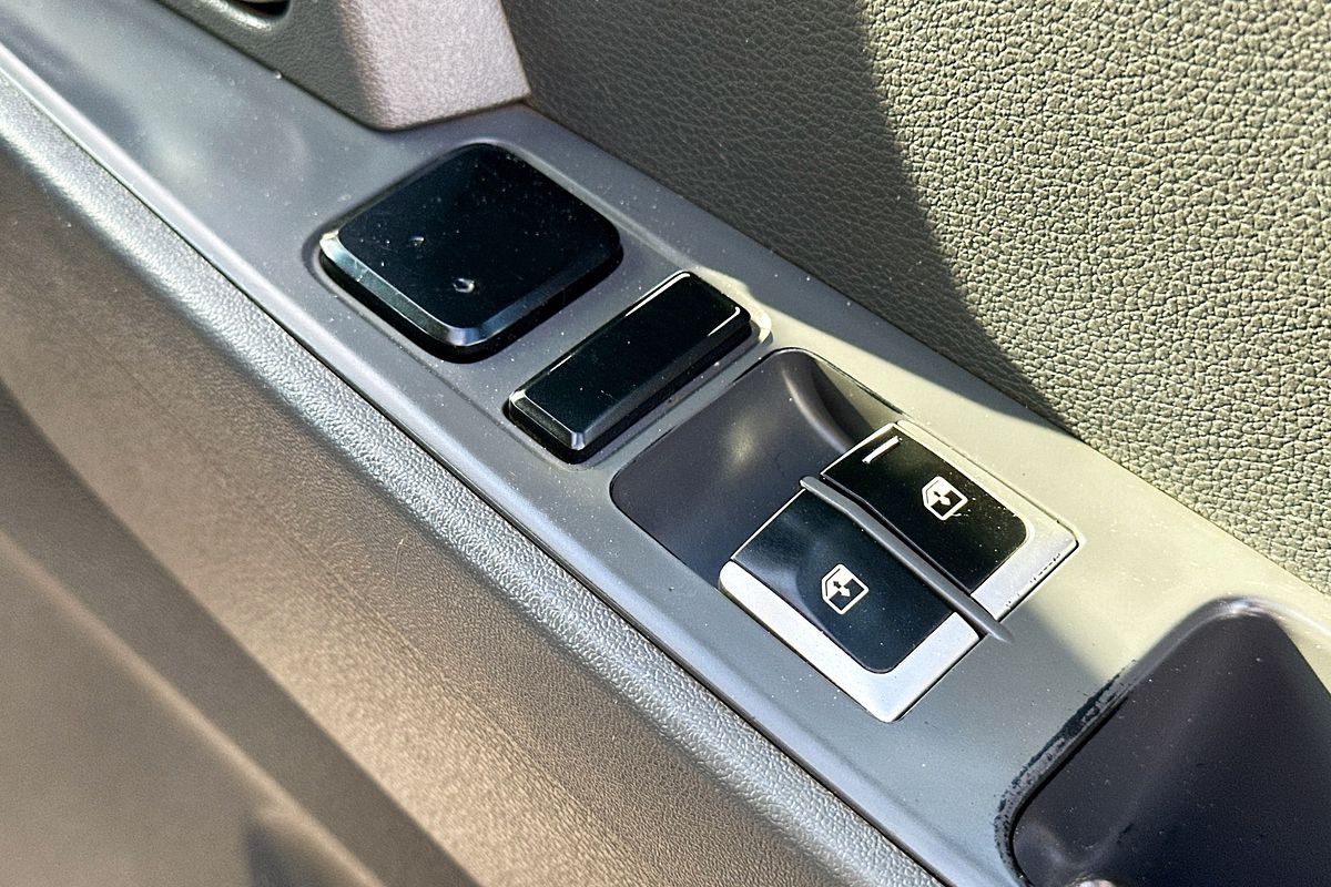 2019 Hyundai Mighty EX8 SUPER CAB FLAT DECK (LWB) QT-2 REAR WHEEL DRIVE