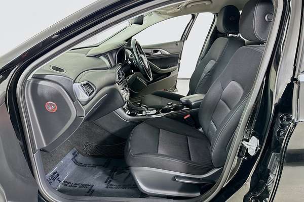 2017 INFINITI Q30 GT 1.6t H15