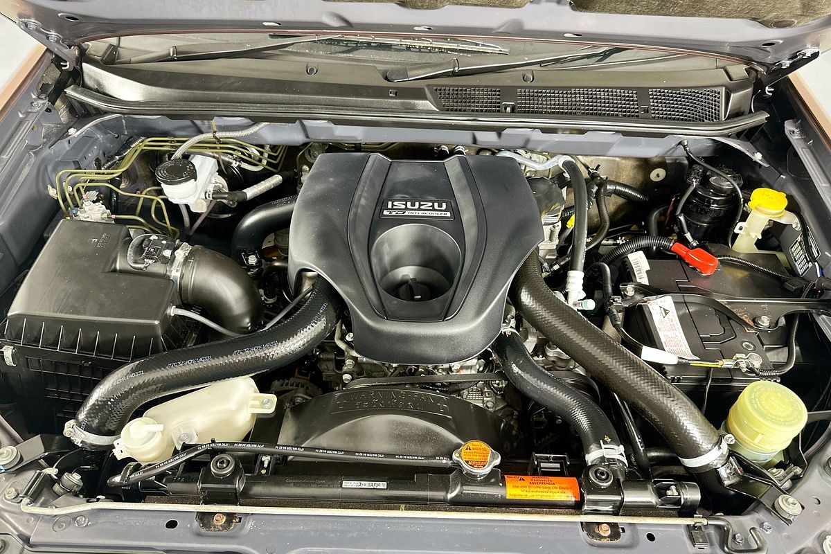 2014 Isuzu MU-X LS-M (4x4) UC