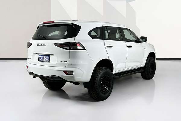 2022 Isuzu MU-X LS-M