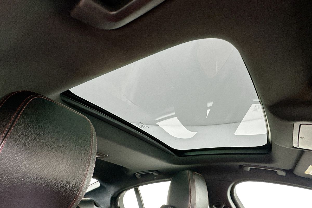 2015 Jaguar XE 25t R-SPORT