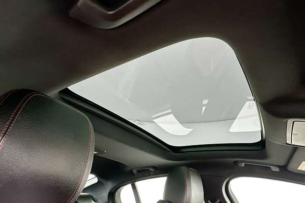 2015 Jaguar XE 25t R-SPORT