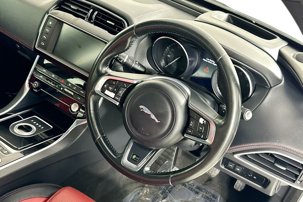 2015 Jaguar XE 25t R-SPORT