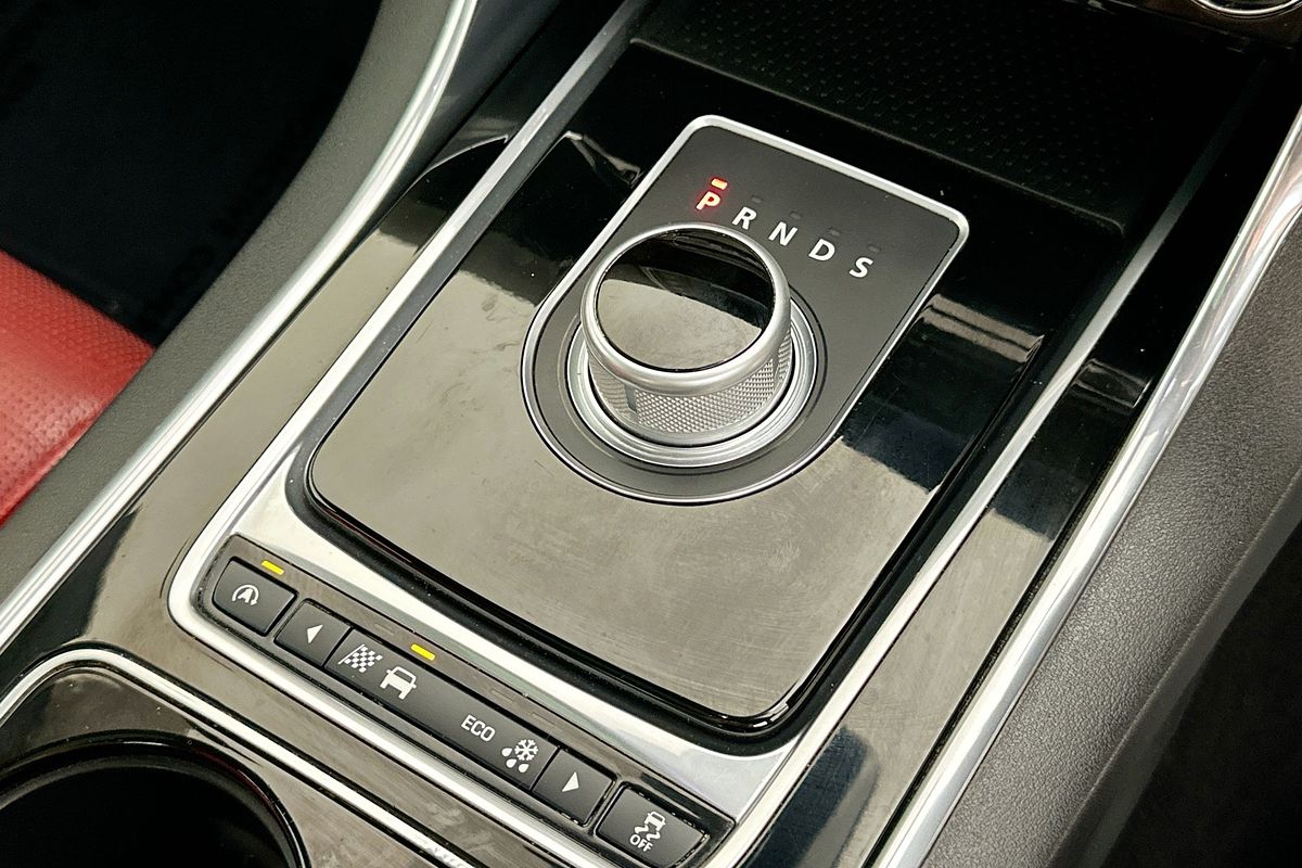 2015 Jaguar XE 25t R-SPORT