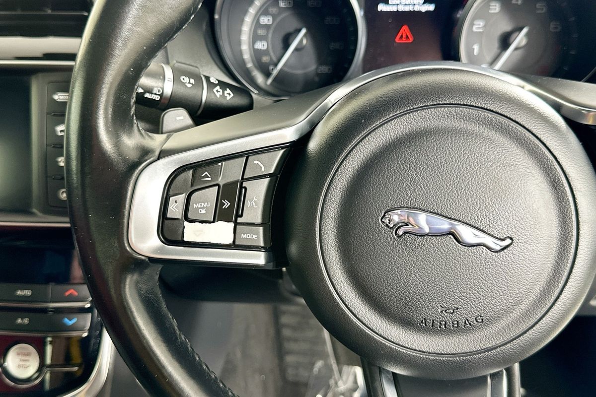 2015 Jaguar XE 25t R-SPORT