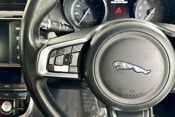 2015 Jaguar XE 25t R-SPORT