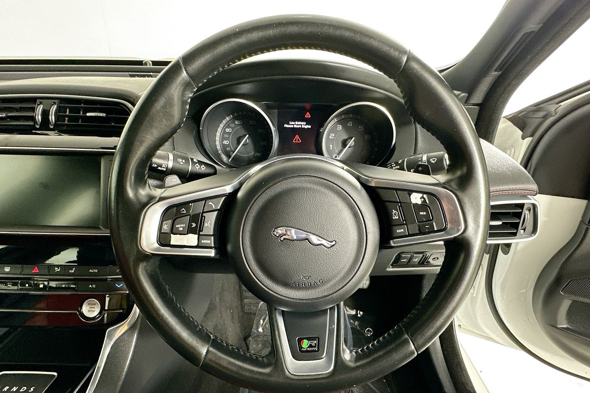 2015 Jaguar XE 25t R-SPORT