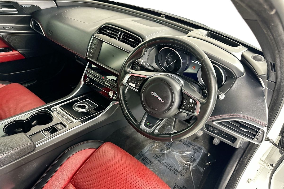 2015 Jaguar XE 25t R-SPORT