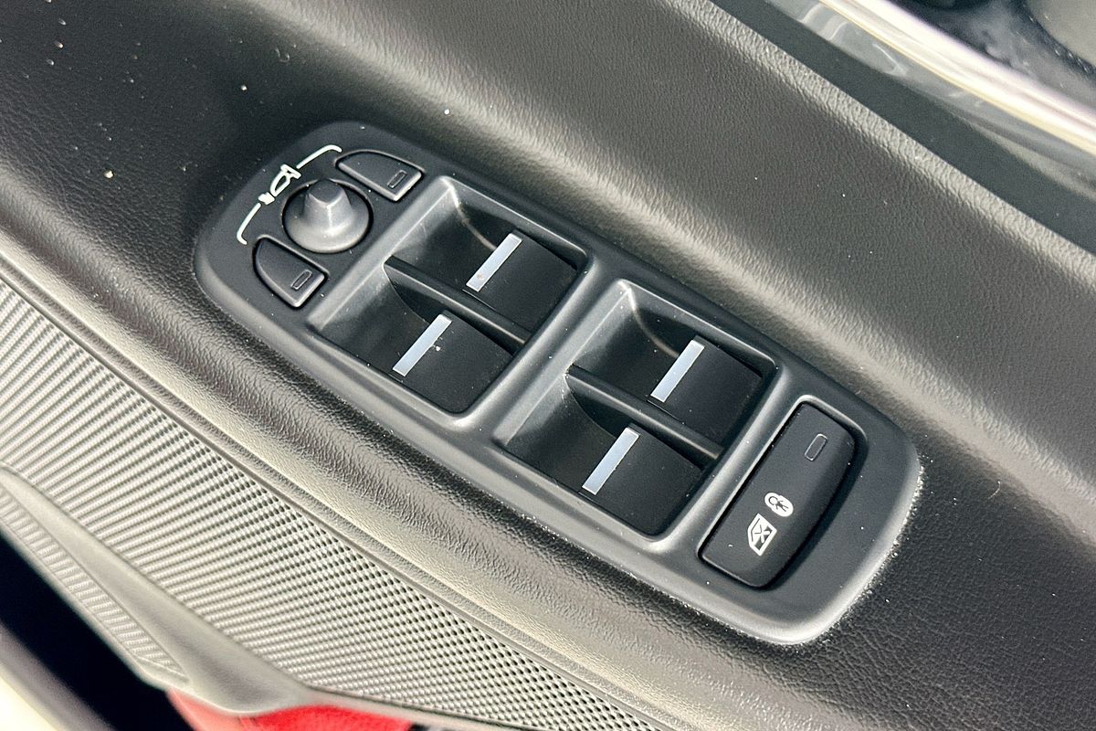 2015 Jaguar XE 25t R-SPORT