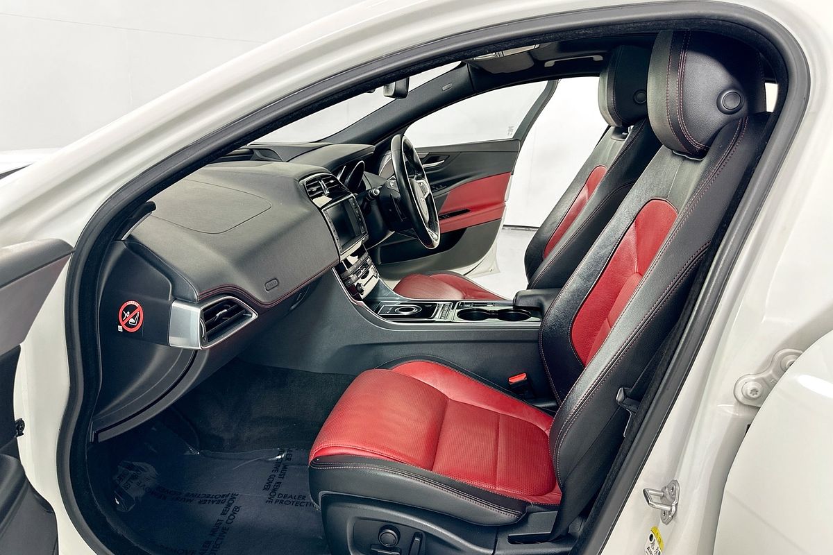 2015 Jaguar XE 25t R-SPORT