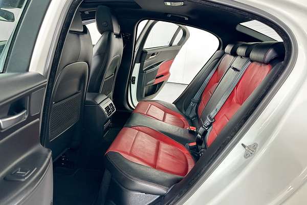 2015 Jaguar XE 25t R-SPORT