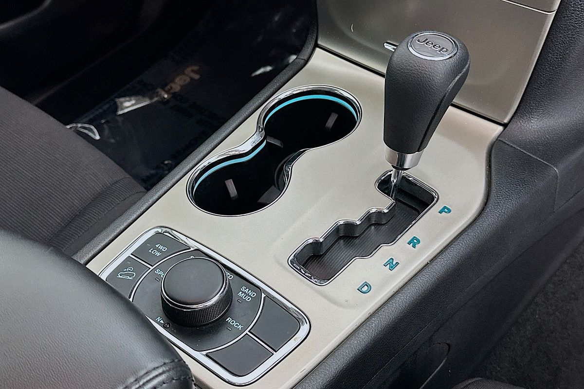 2012 Jeep GRAND CHEROKEE LAREDO (4x4) WK