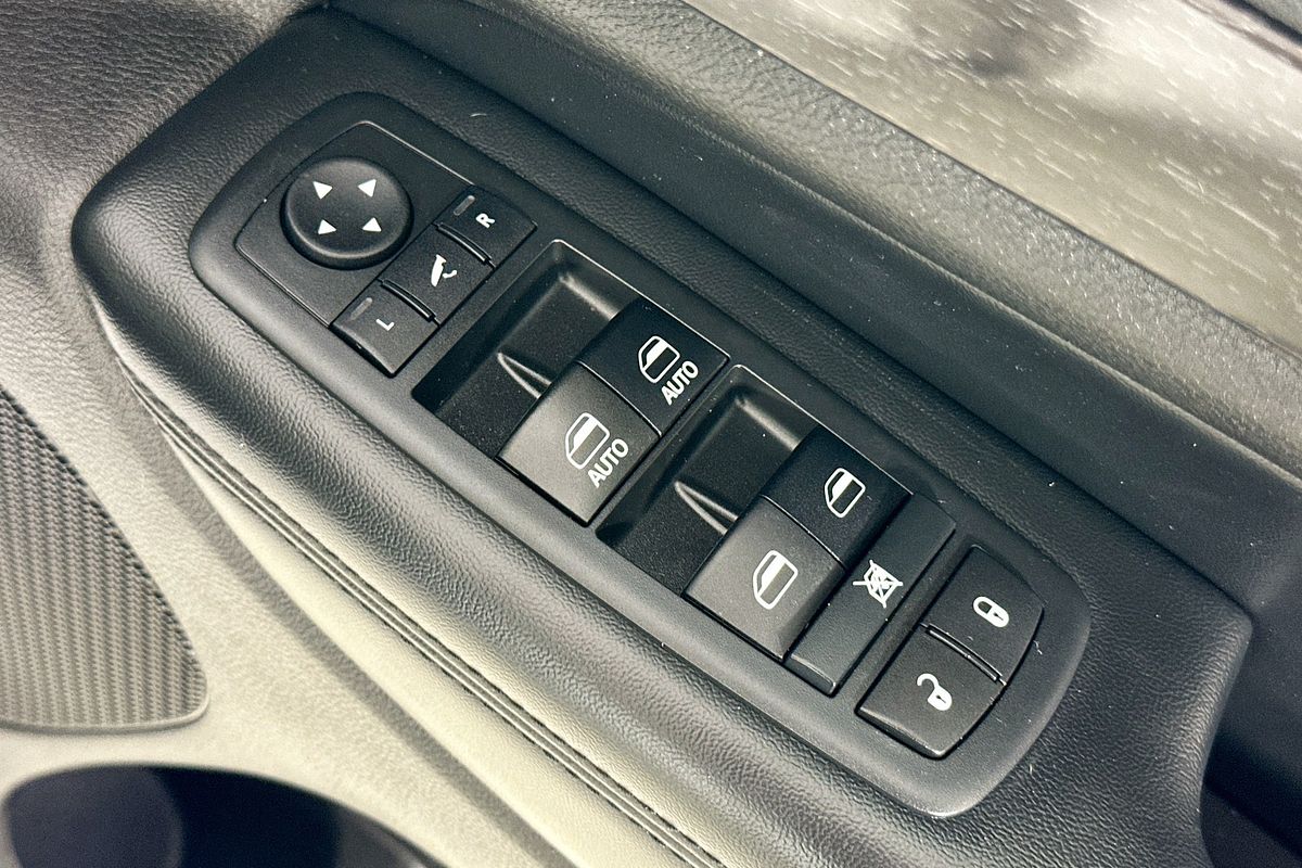 2017 Jeep GRAND CHEROKEE LAREDO (4x4) WK MY17