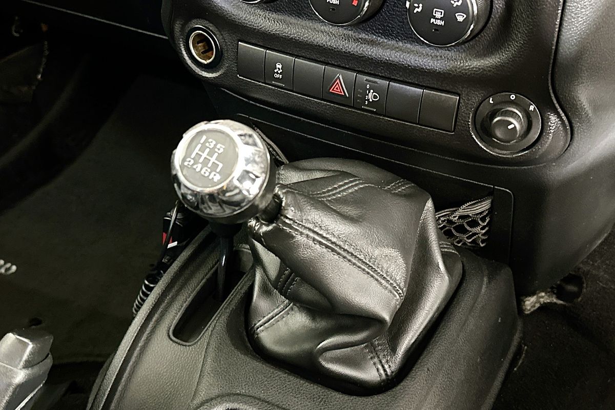 2011 Jeep WRANGLER UNLIMITED SPORT (4x4) JK MY09