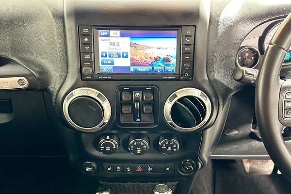 2017 Jeep WRANGLER UNLIMITED OVERLAND (4x4) JK MY17