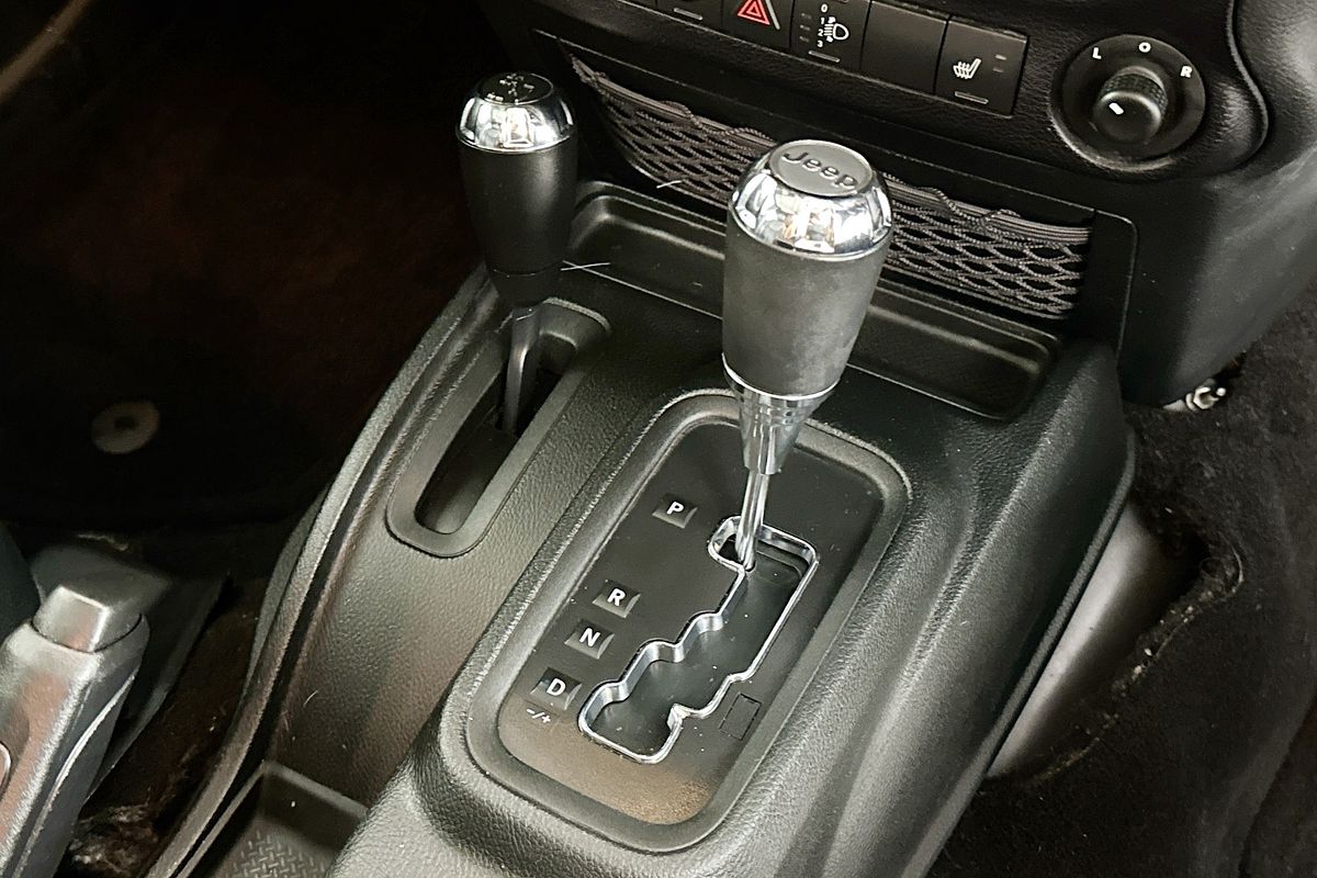 2017 Jeep WRANGLER UNLIMITED OVERLAND (4x4) JK MY17