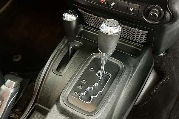 2017 Jeep WRANGLER UNLIMITED OVERLAND (4x4) JK MY17