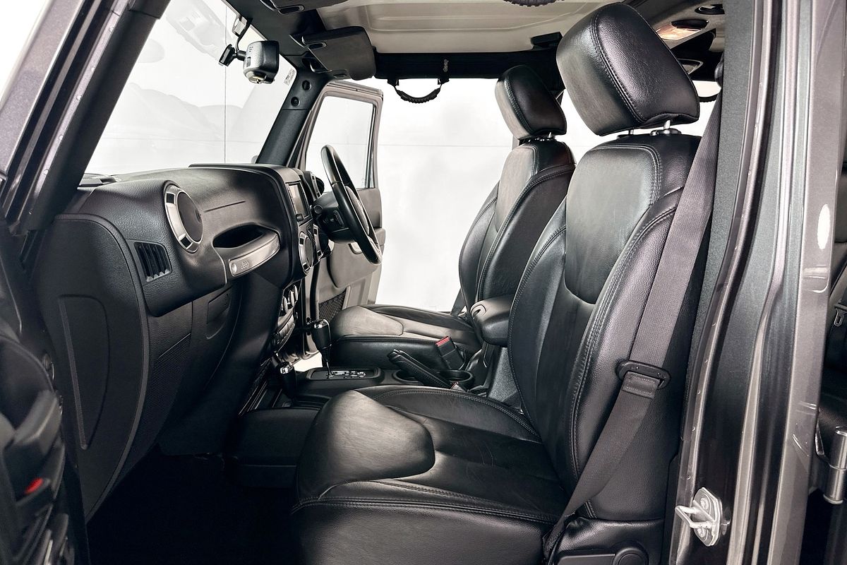 2017 Jeep WRANGLER UNLIMITED OVERLAND (4x4) JK MY17