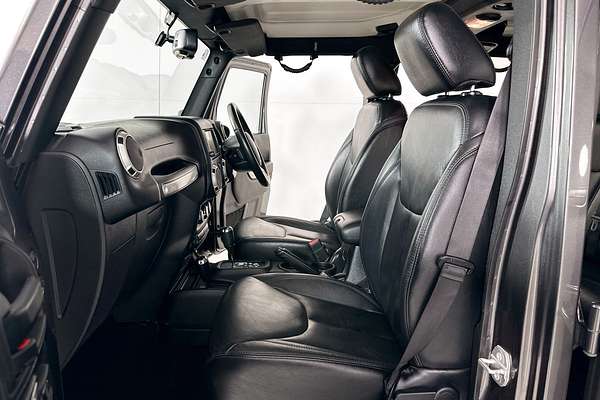 2017 Jeep WRANGLER UNLIMITED OVERLAND (4x4) JK MY17