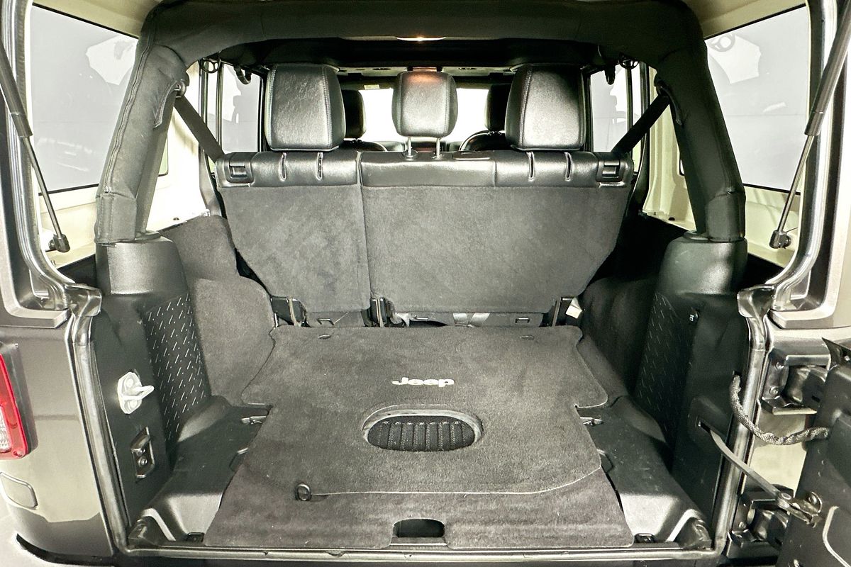 2017 Jeep WRANGLER UNLIMITED OVERLAND (4x4) JK MY17