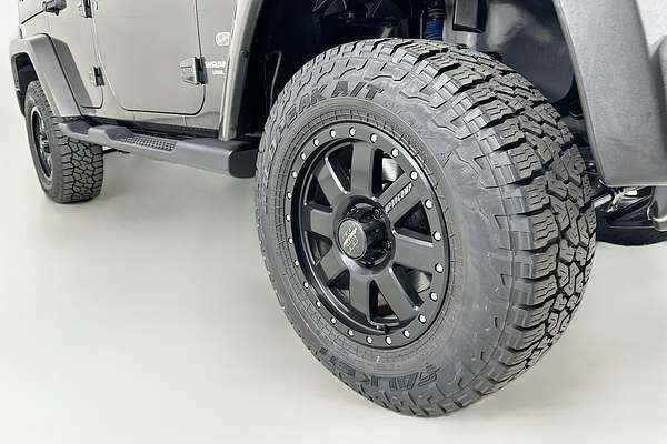 2017 Jeep WRANGLER UNLIMITED OVERLAND (4x4) JK MY17