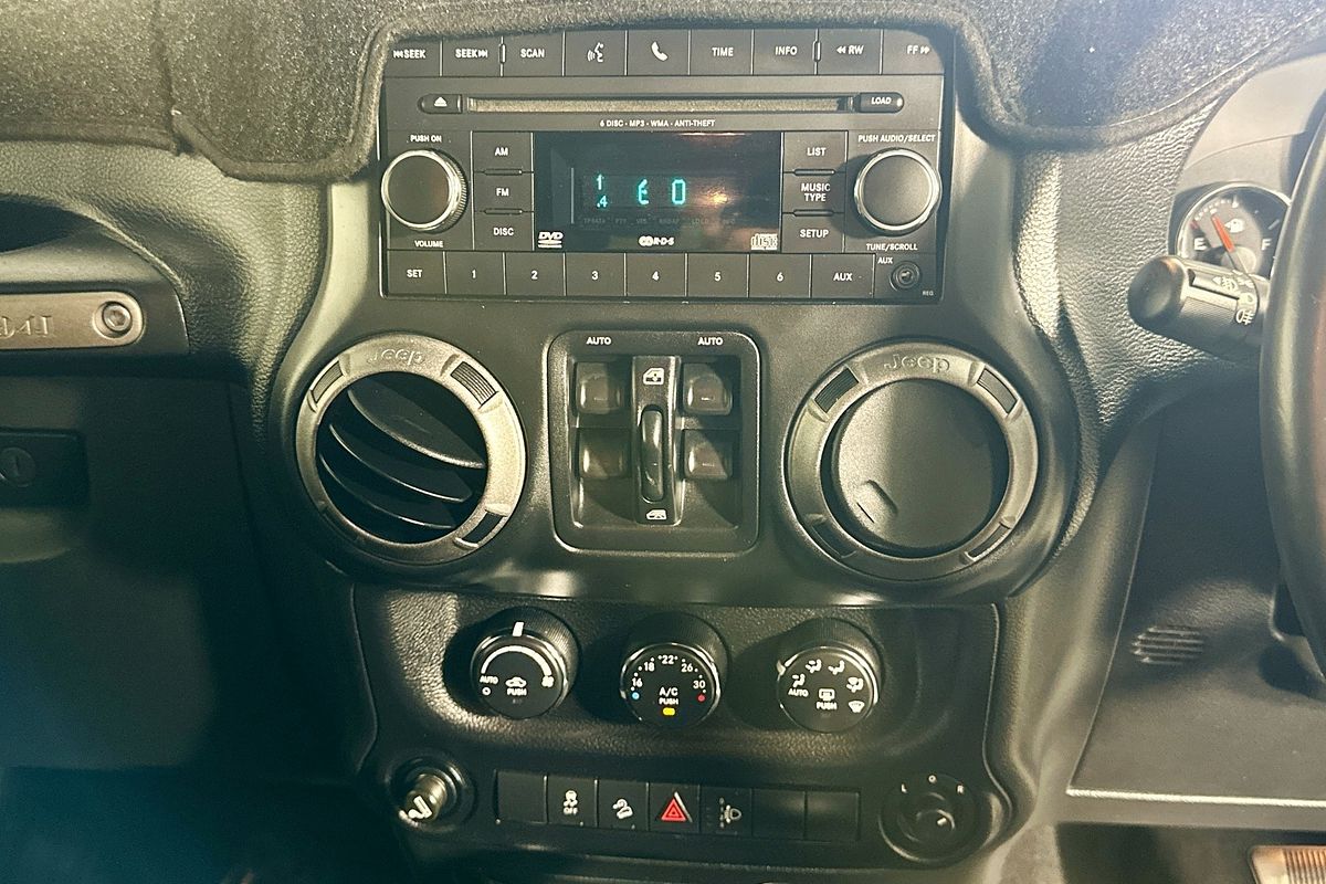 2014 Jeep WRANGLER UNLIMITED SPORT (4x4) JK MY13