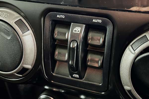 2015 Jeep WRANGLER UNLIMITED SPORT (4x4) JK MY16