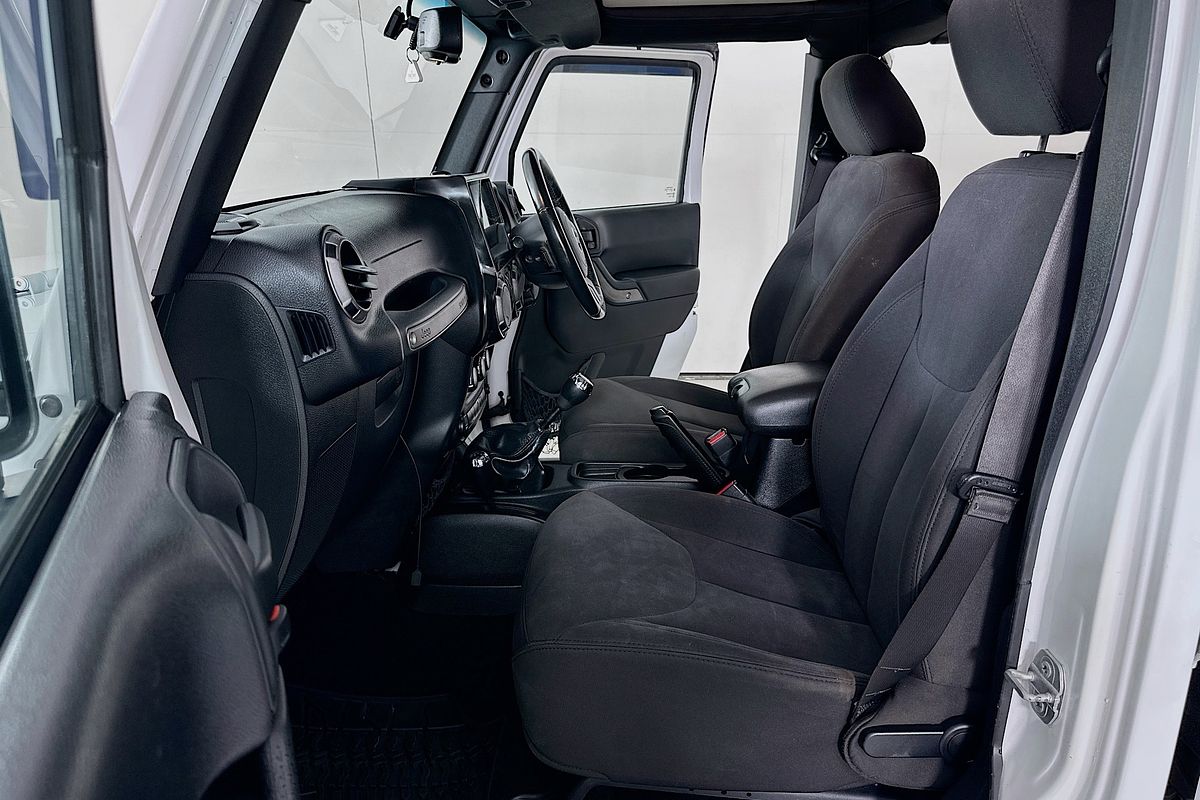 2015 Jeep WRANGLER UNLIMITED SPORT (4x4) JK MY16