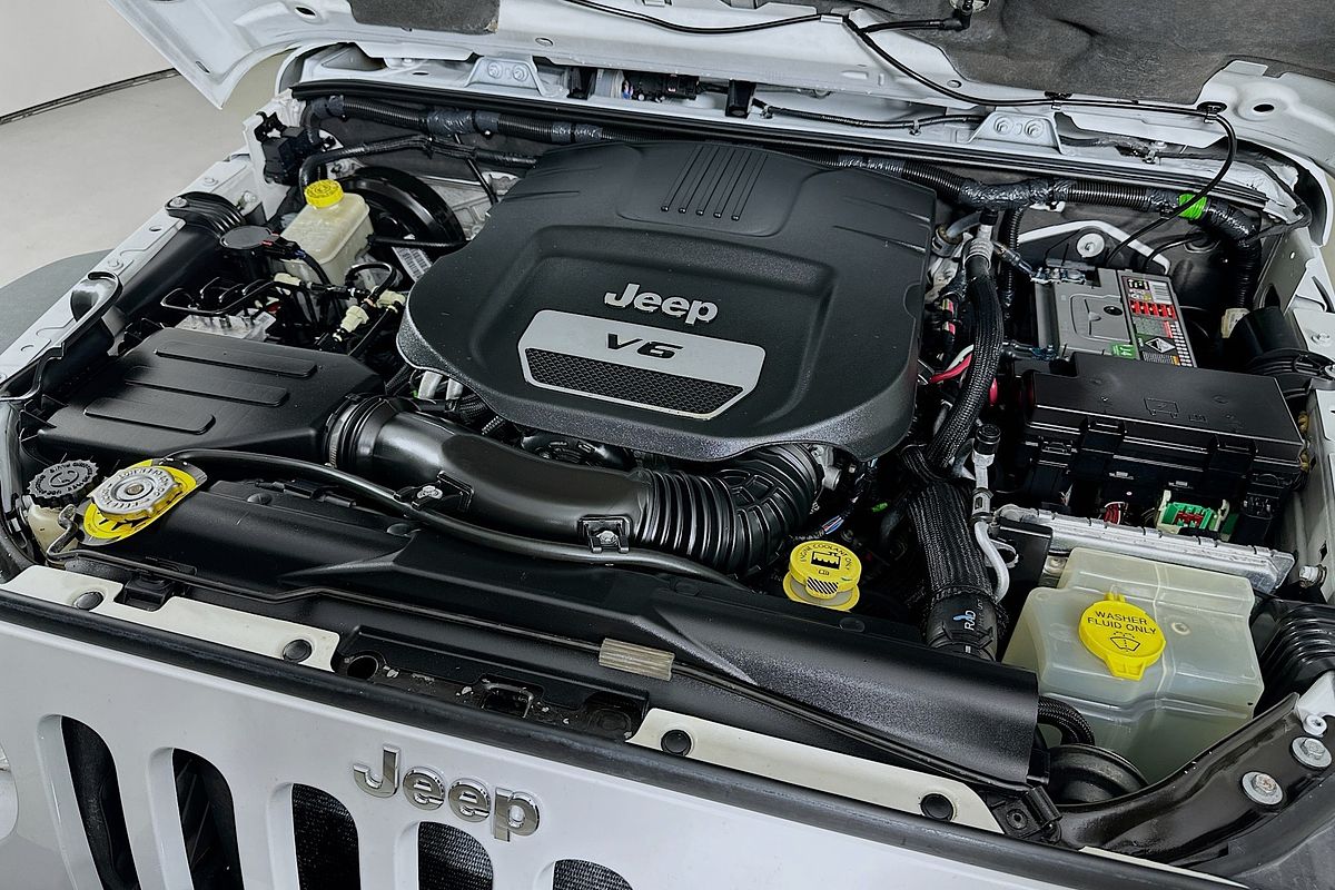 2015 Jeep WRANGLER UNLIMITED SPORT (4x4) JK MY16