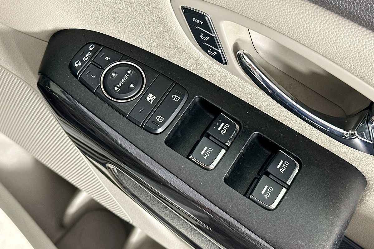 2016 Kia CARNIVAL PLATINUM YP MY17