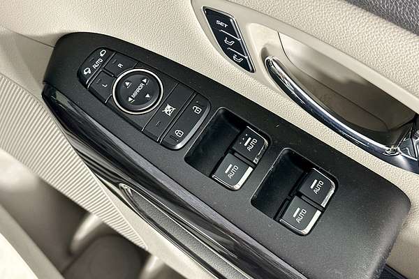2016 Kia CARNIVAL PLATINUM YP MY17