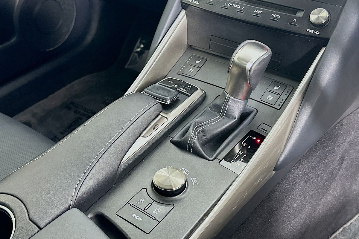 2017 Lexus IS200t LUXURY ASE30R MY17