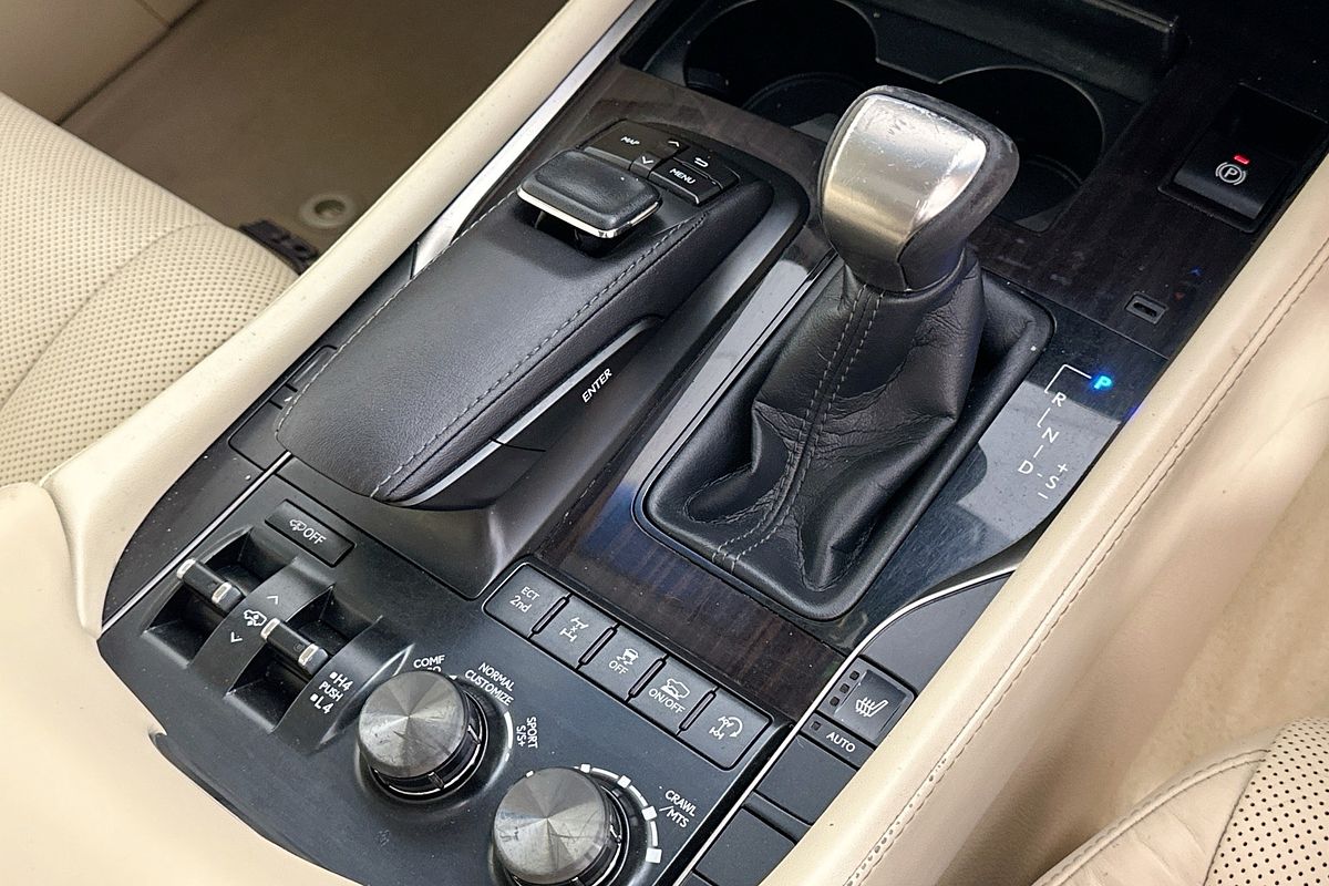 2017 Lexus LX570  URJ201R FACELIFT