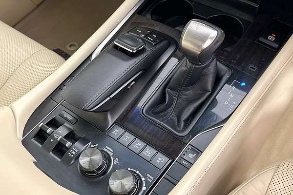 2017 Lexus LX570  URJ201R FACELIFT