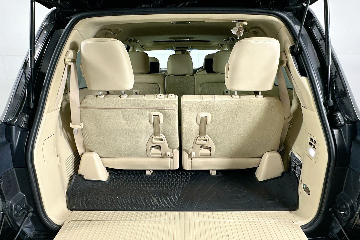 2017 Lexus LX570  URJ201R FACELIFT